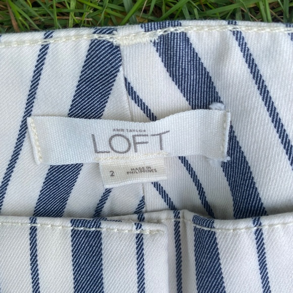 Ann Taylor LOFT White/Blue Stripped Pant Size US 2 - Picture 2 of 5
